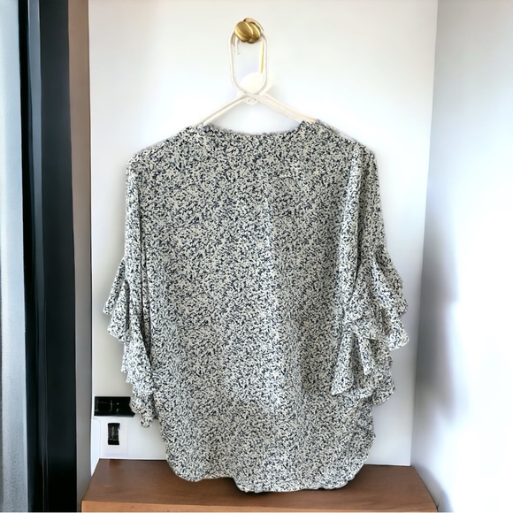 Vince Camuto Pintuck Popover Blouse EUC Size Small - Picture 2 of 5